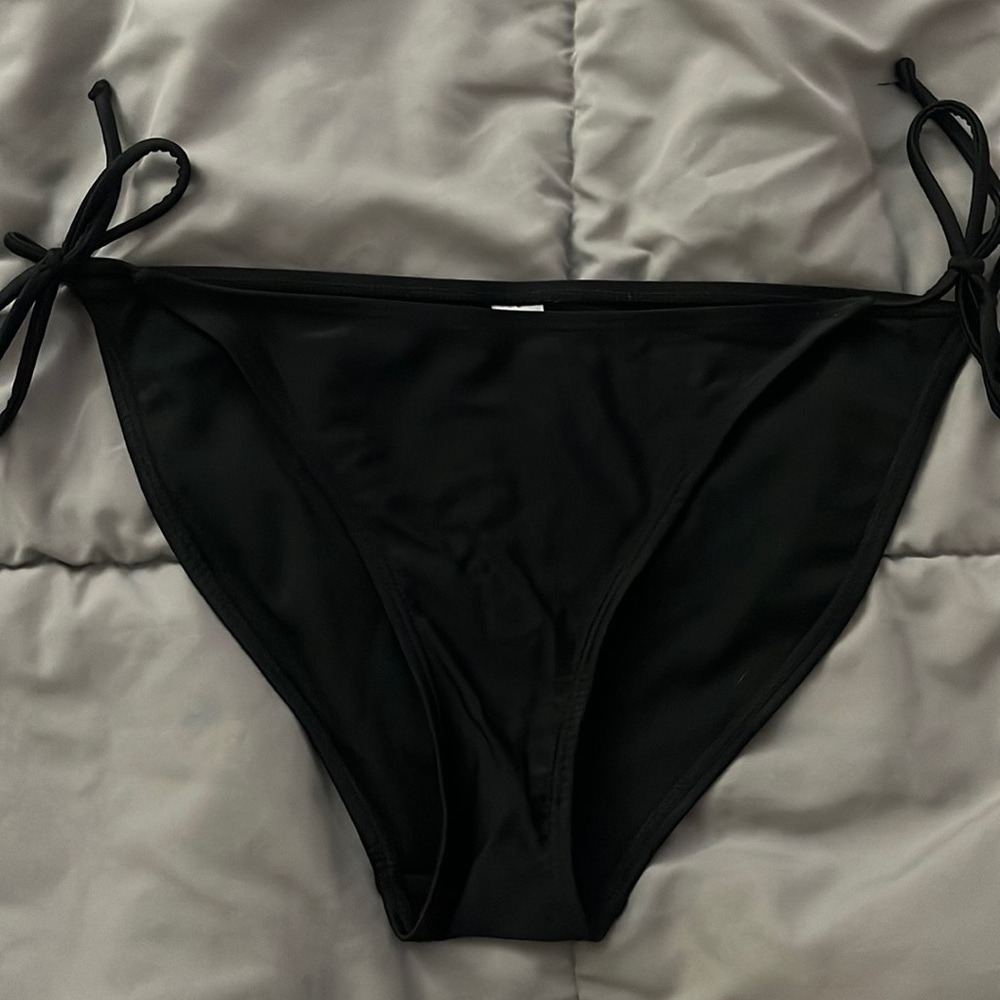 Swim bottoms size M.(7-9).